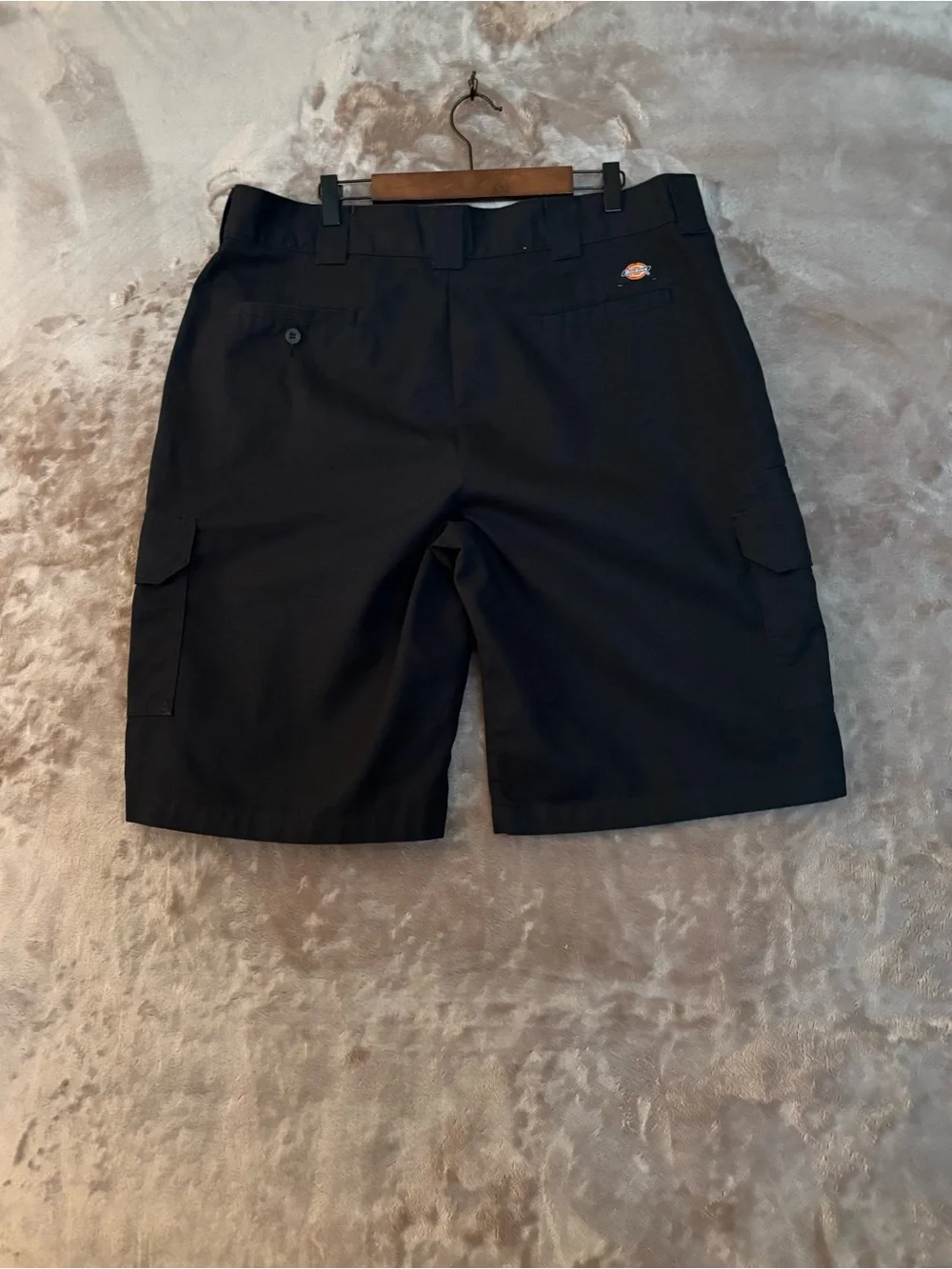 Dickies Cargo Shorts with Dual Side Pockets Men’s Size 38 Black Shorts